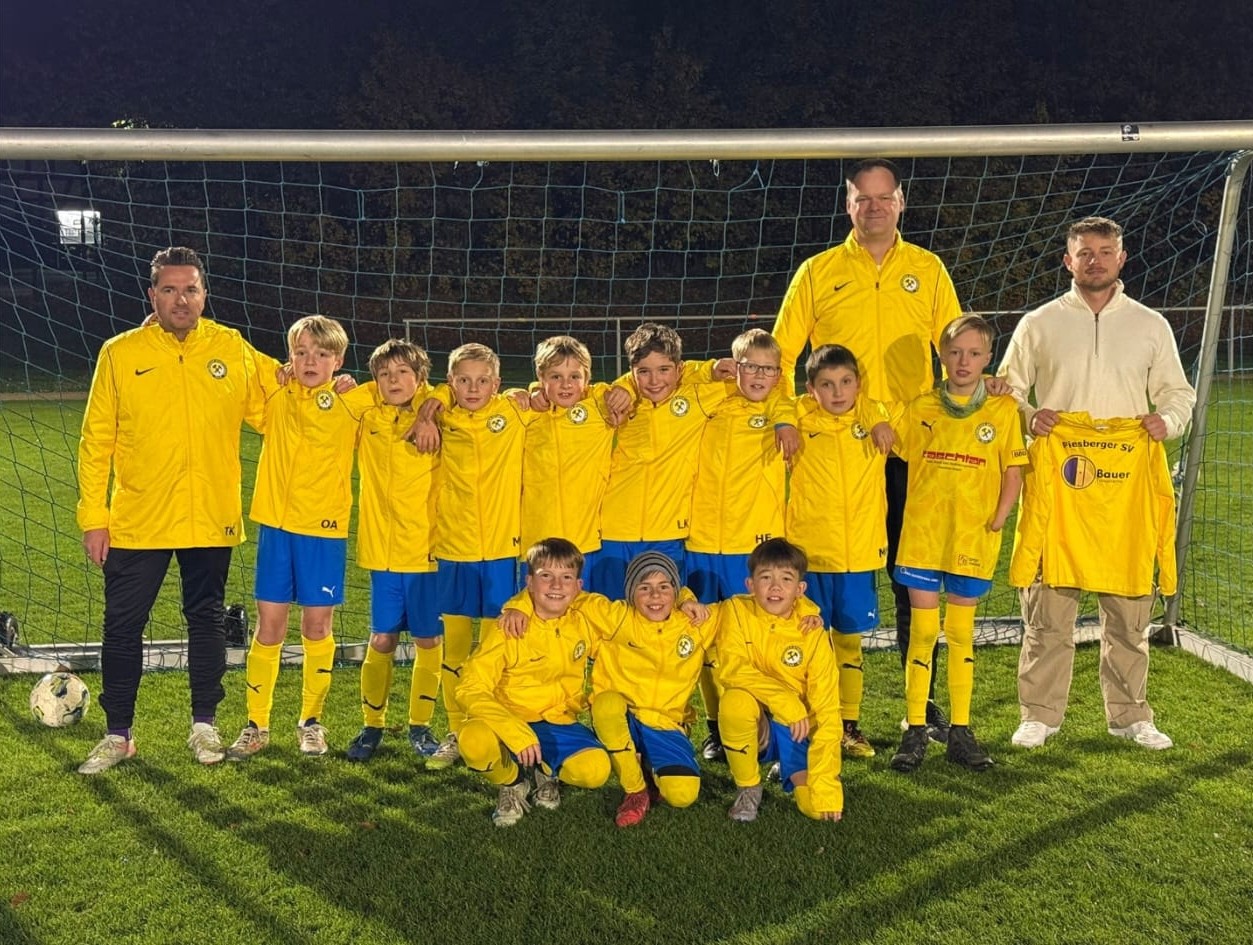 Neue Regenjacken für die E-Jugend