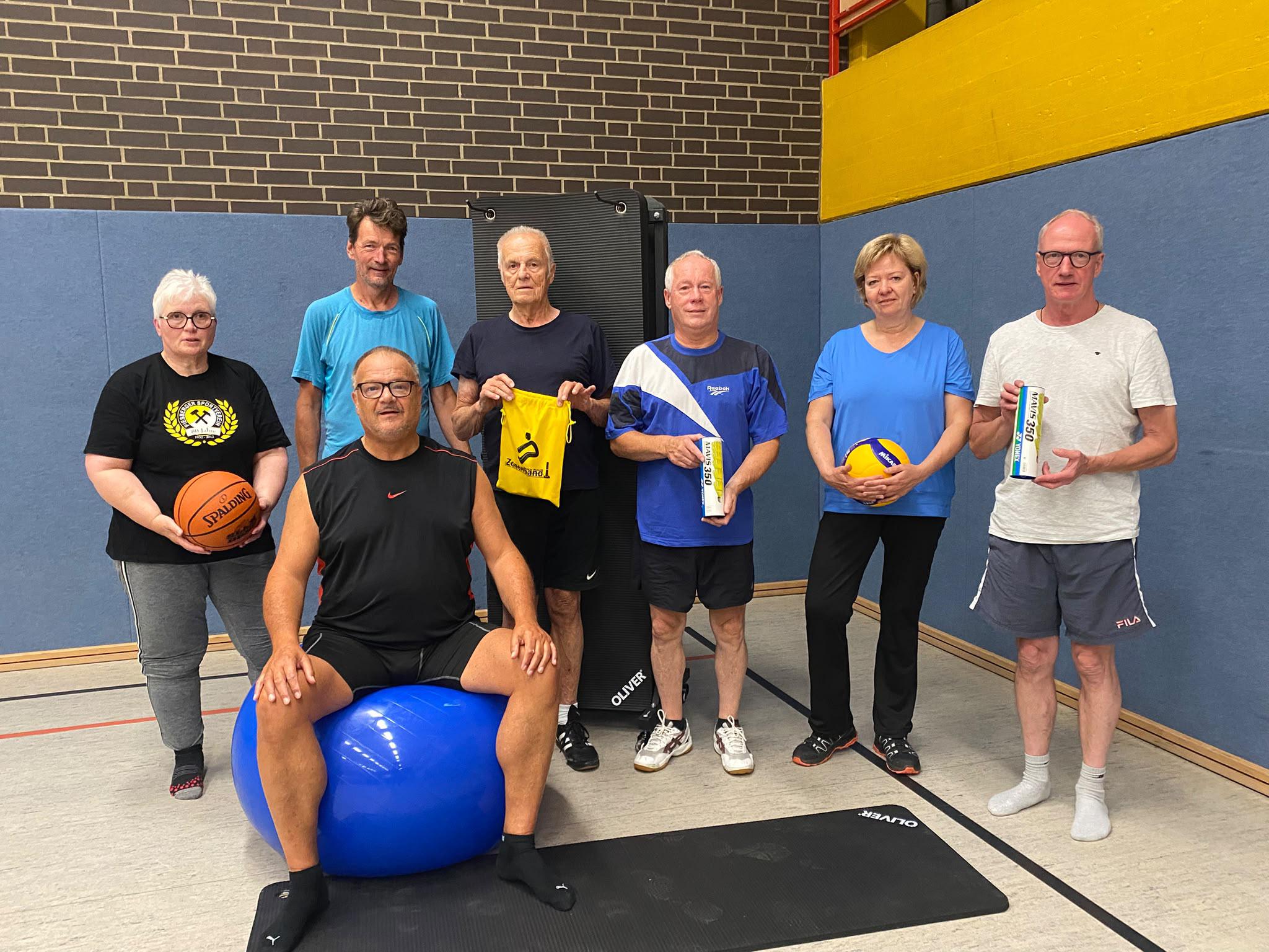 Vereinte Volksbank sponsert neue Sportgeräte für den Hallensport